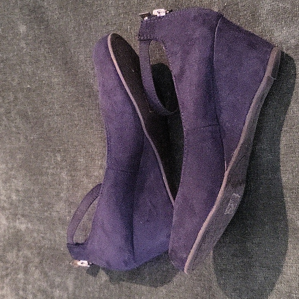 Adorable Daisy Fuentes Navy Women's Dress Shoes - size 7 - GUC - Picture 2 of 6